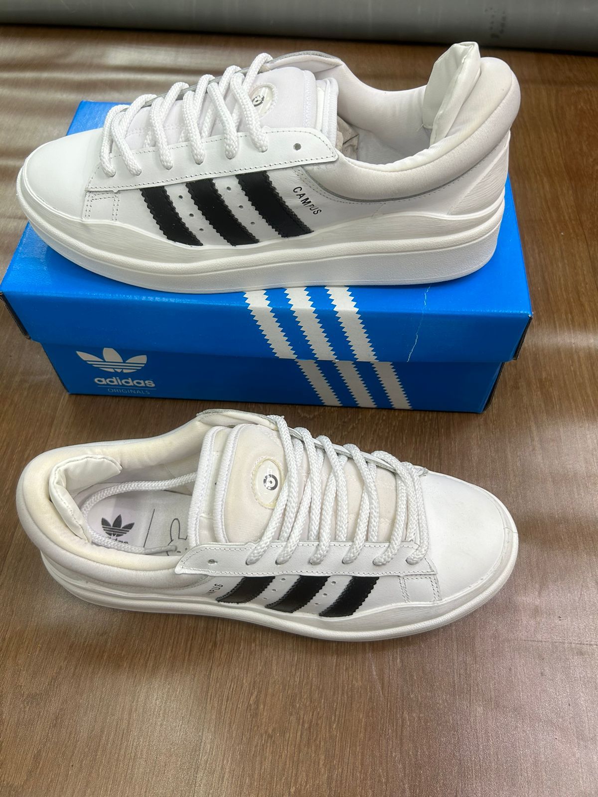 Adidas Campus 00s x BAD BUNNY - Blancas y Negro