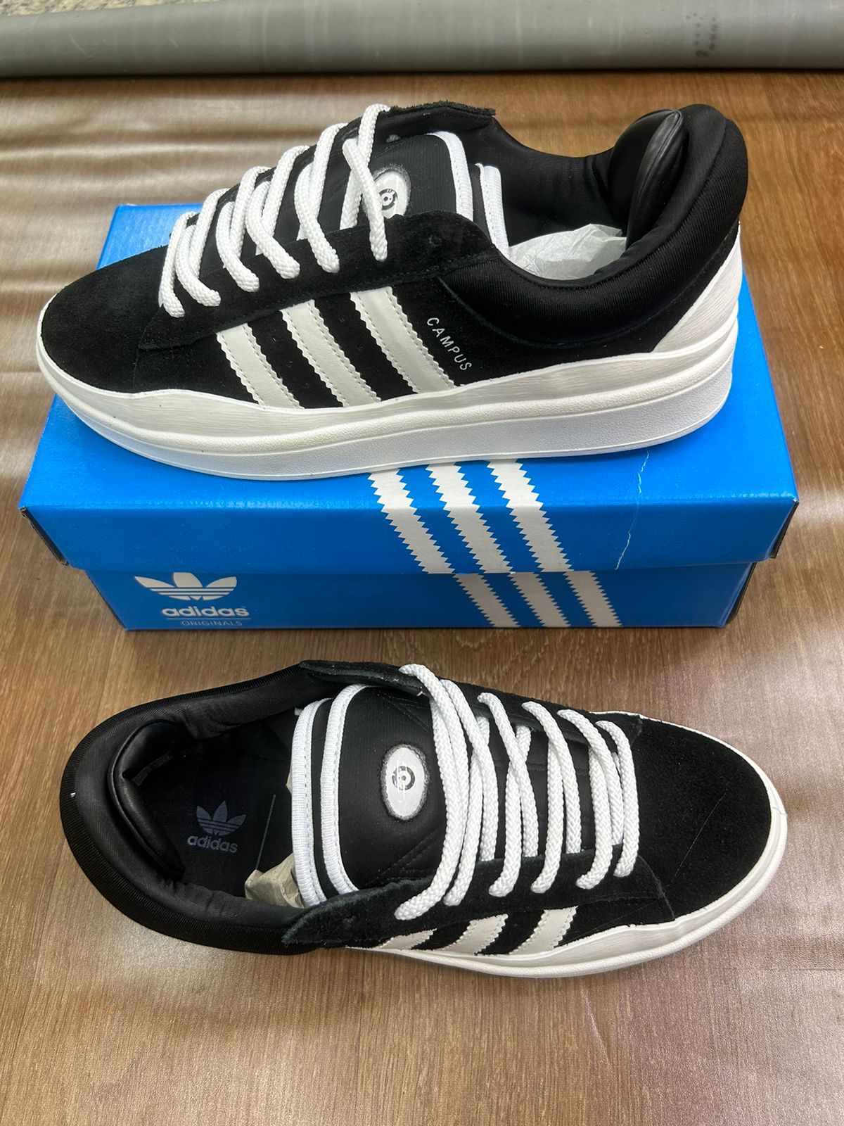 Adidas Campus 00s x BAD BUNNY - Negro y Blanco