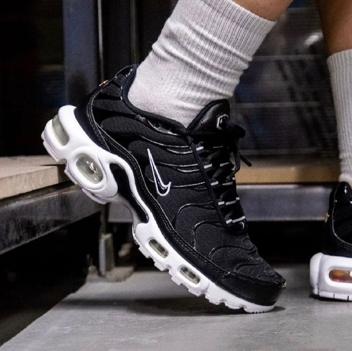 Nike Air Max Plus TN - Negras y Blancas