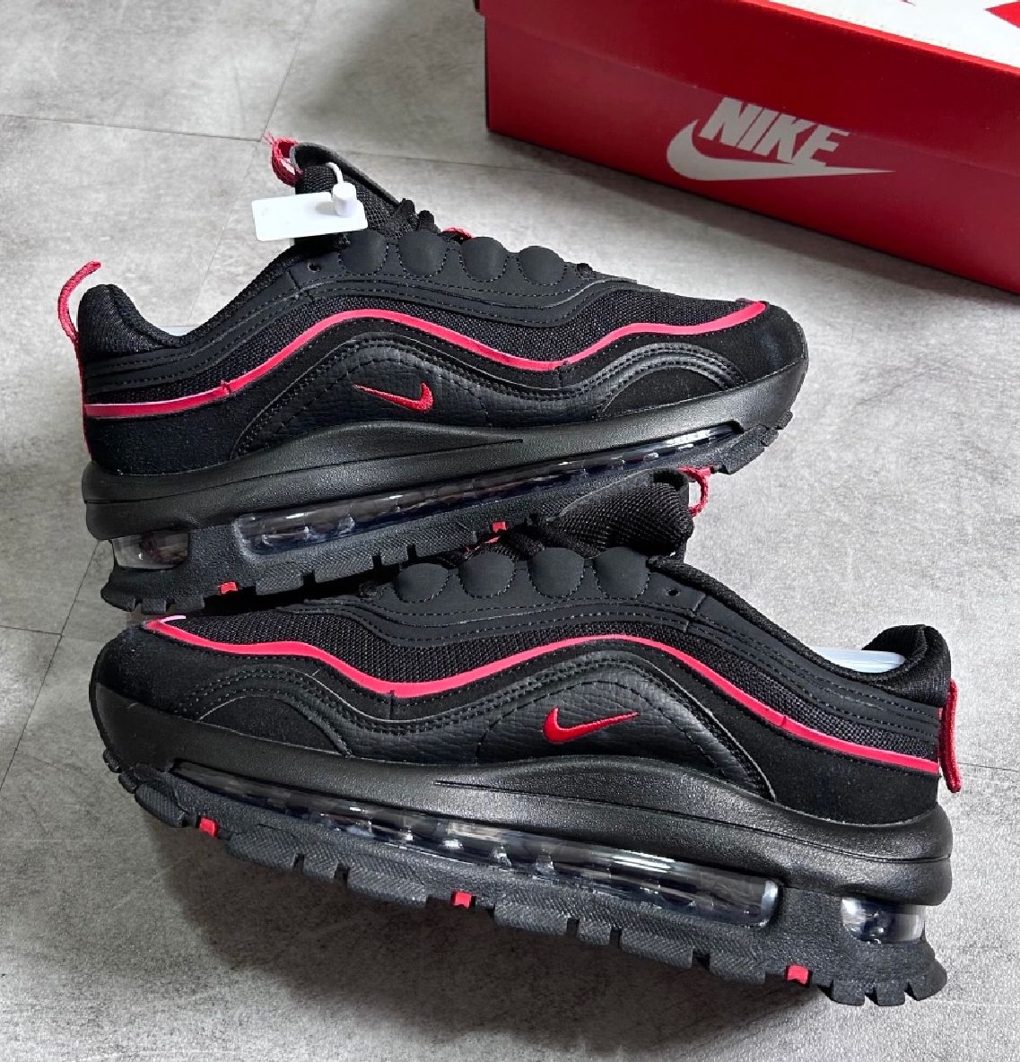 Nike Air Max Futura - Negro y Rosado