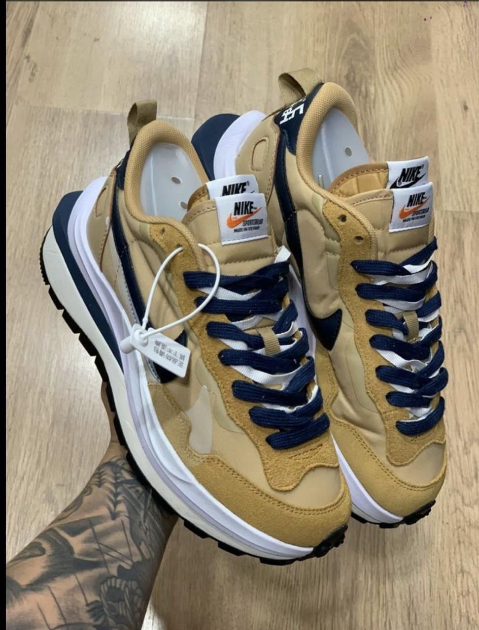 Nike x Sacai – Amarillo