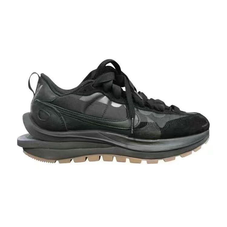 Nike x Sacai – Negras