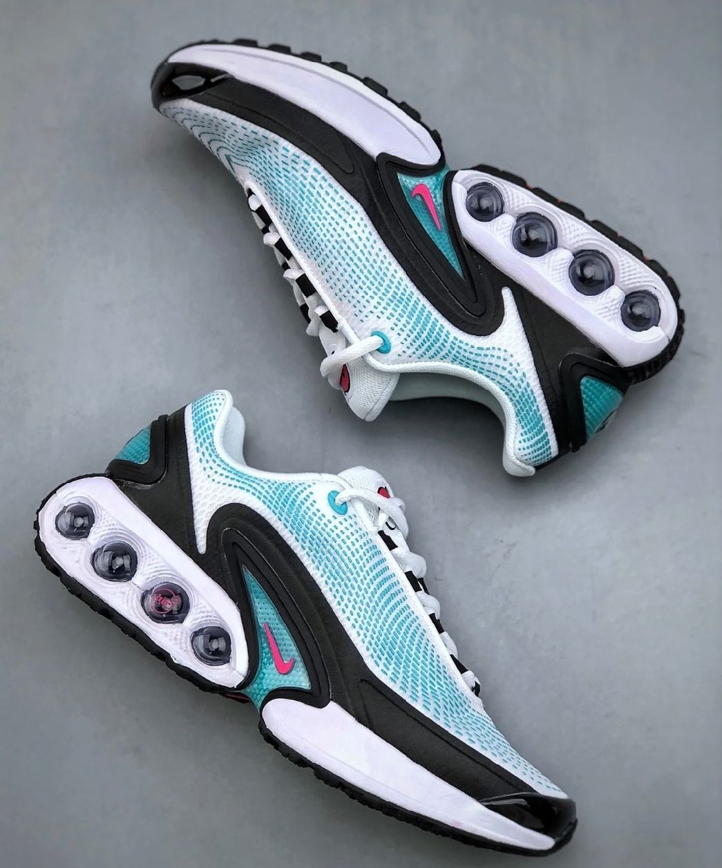 Nike Air Max DN - Celeste y Blanco