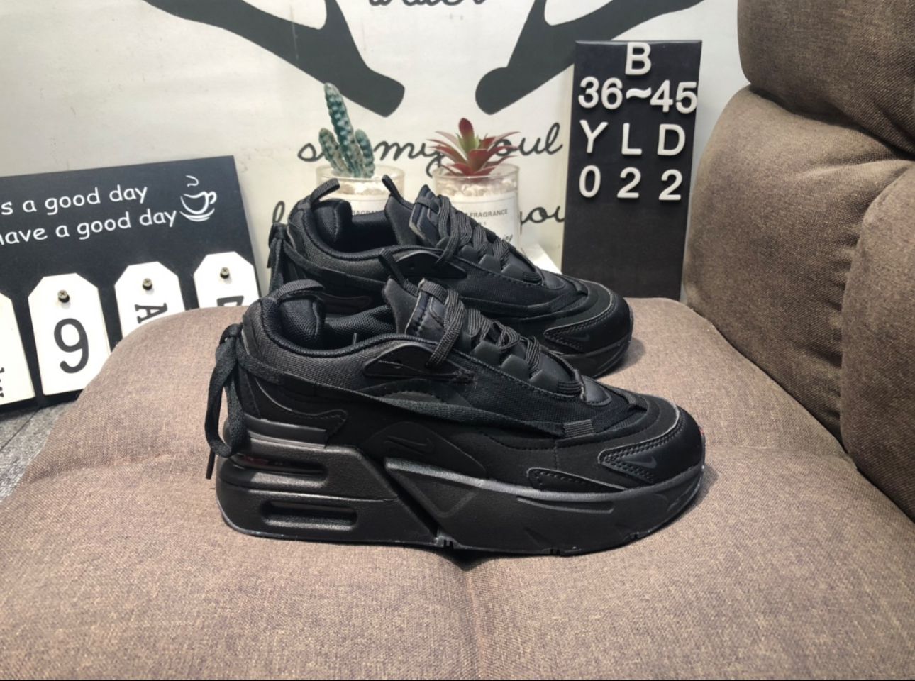 Nike Air Max Furyosa - Negras