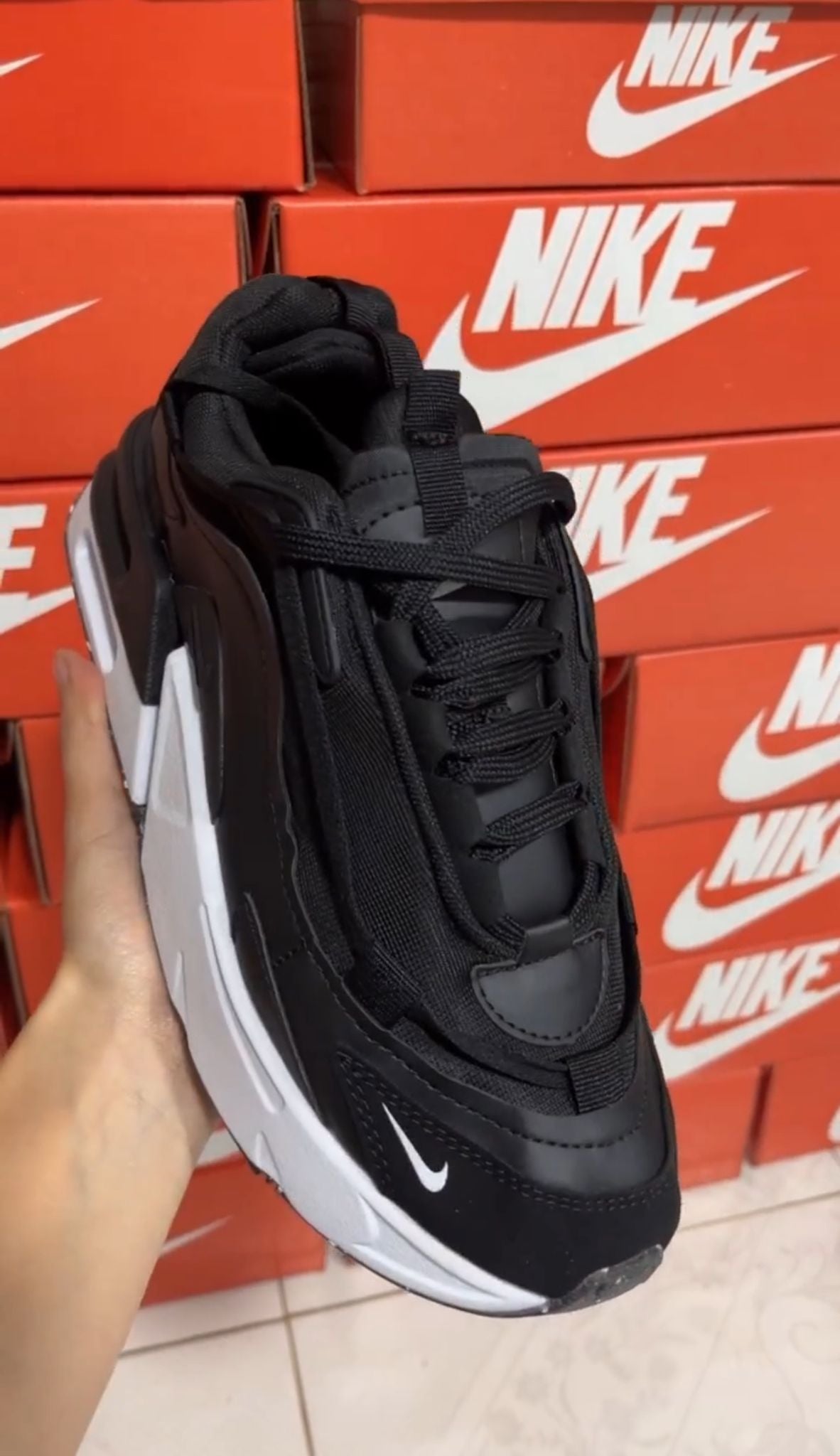 Nike Air Max Furyosa - Negras con Blanco