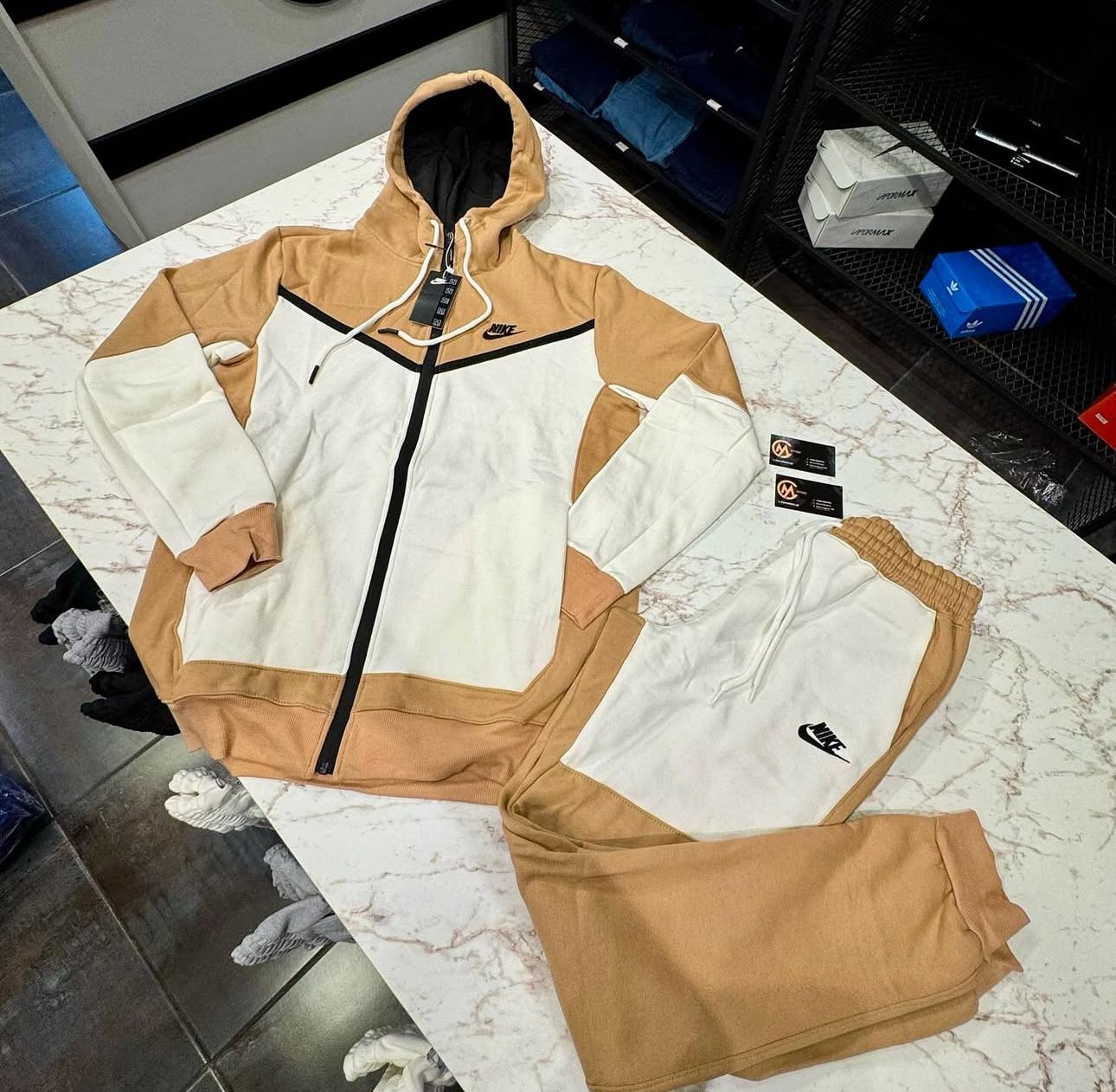 Conjunto NIKE Tech - Varios Colores