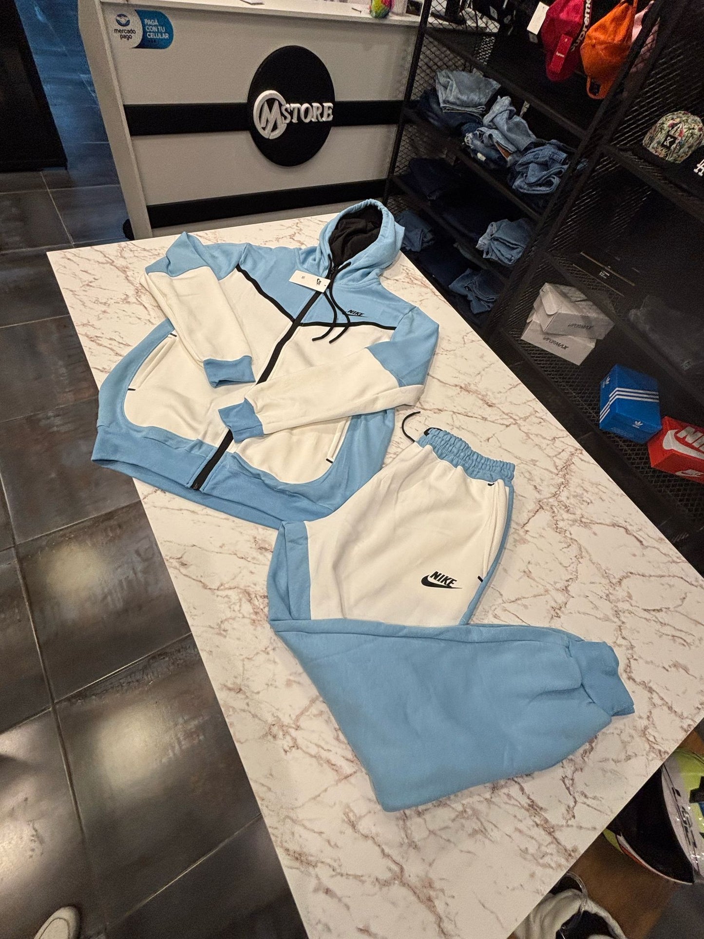 Conjunto NIKE Tech - Varios Colores