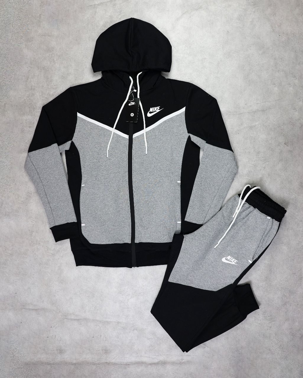 Conjunto NIKE Tech - Varios Colores
