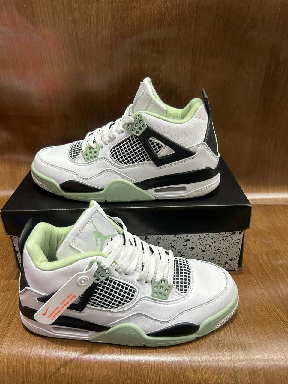 Nike Air Jordan 4 Retro - Verdes y Blancas