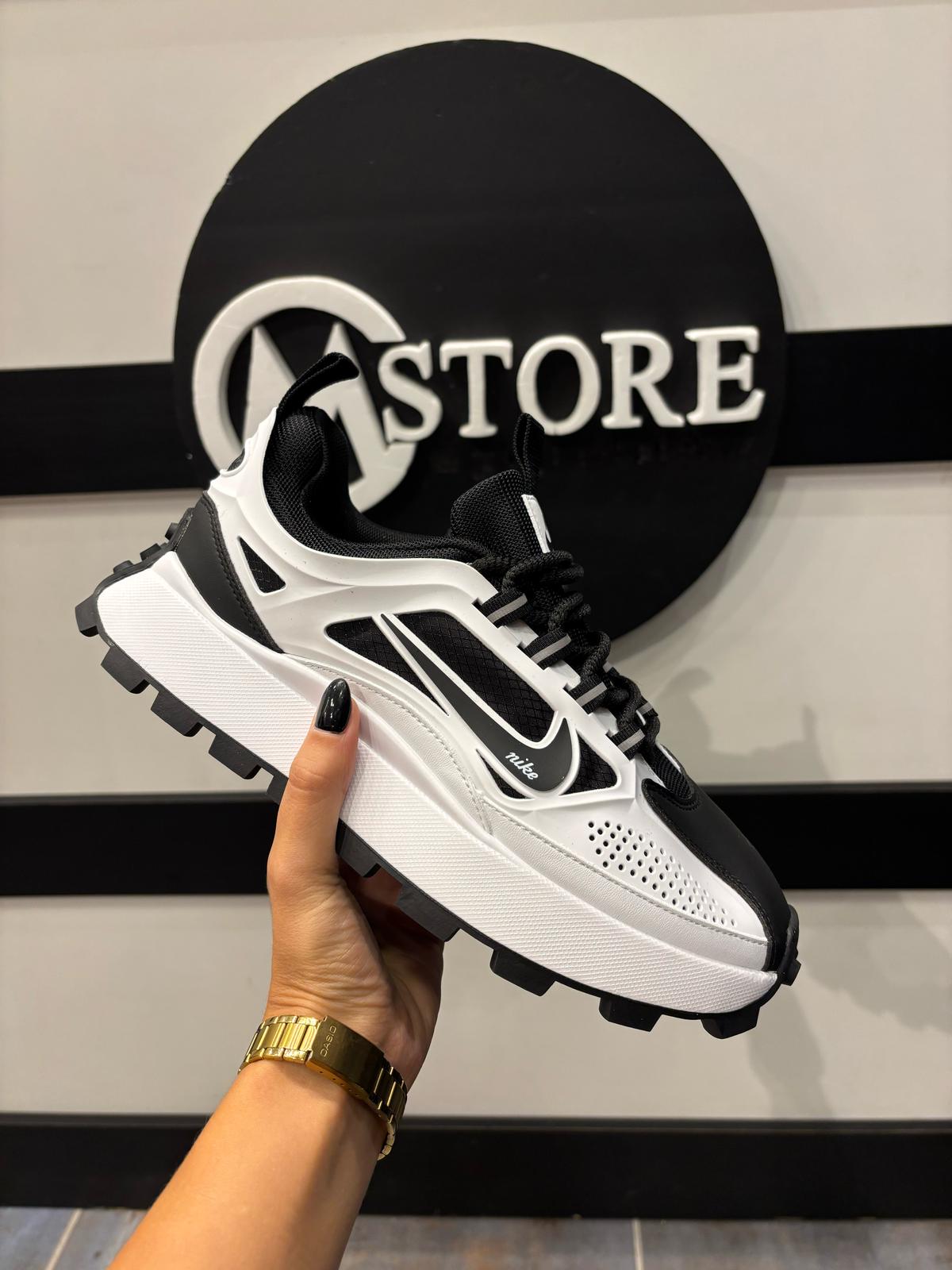 Nike Bailleli – Negro y Blanco