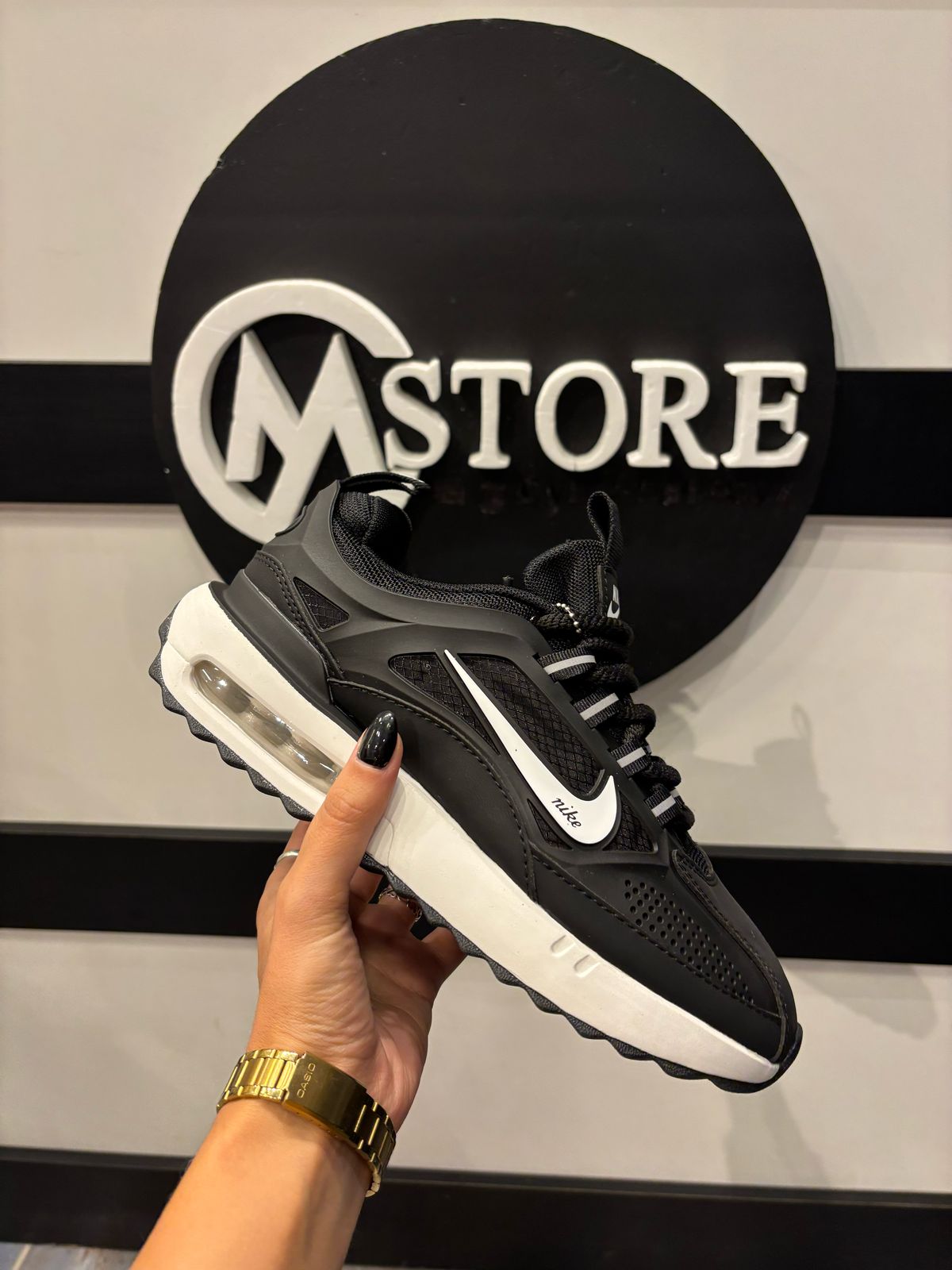 Nike Bailleli – Negro y Blanco
