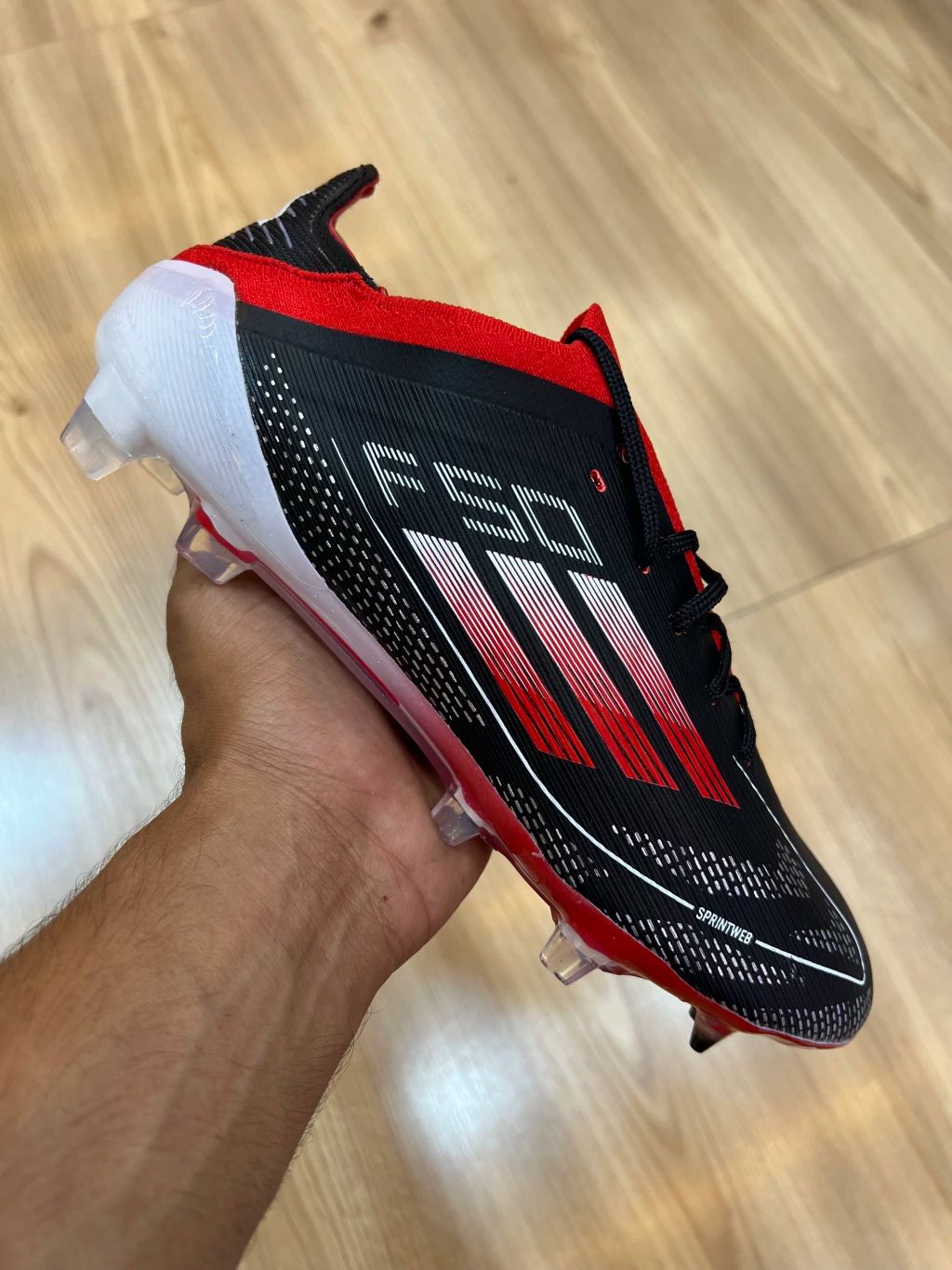 Zapas Futbol Adidas - Negro y Rojo