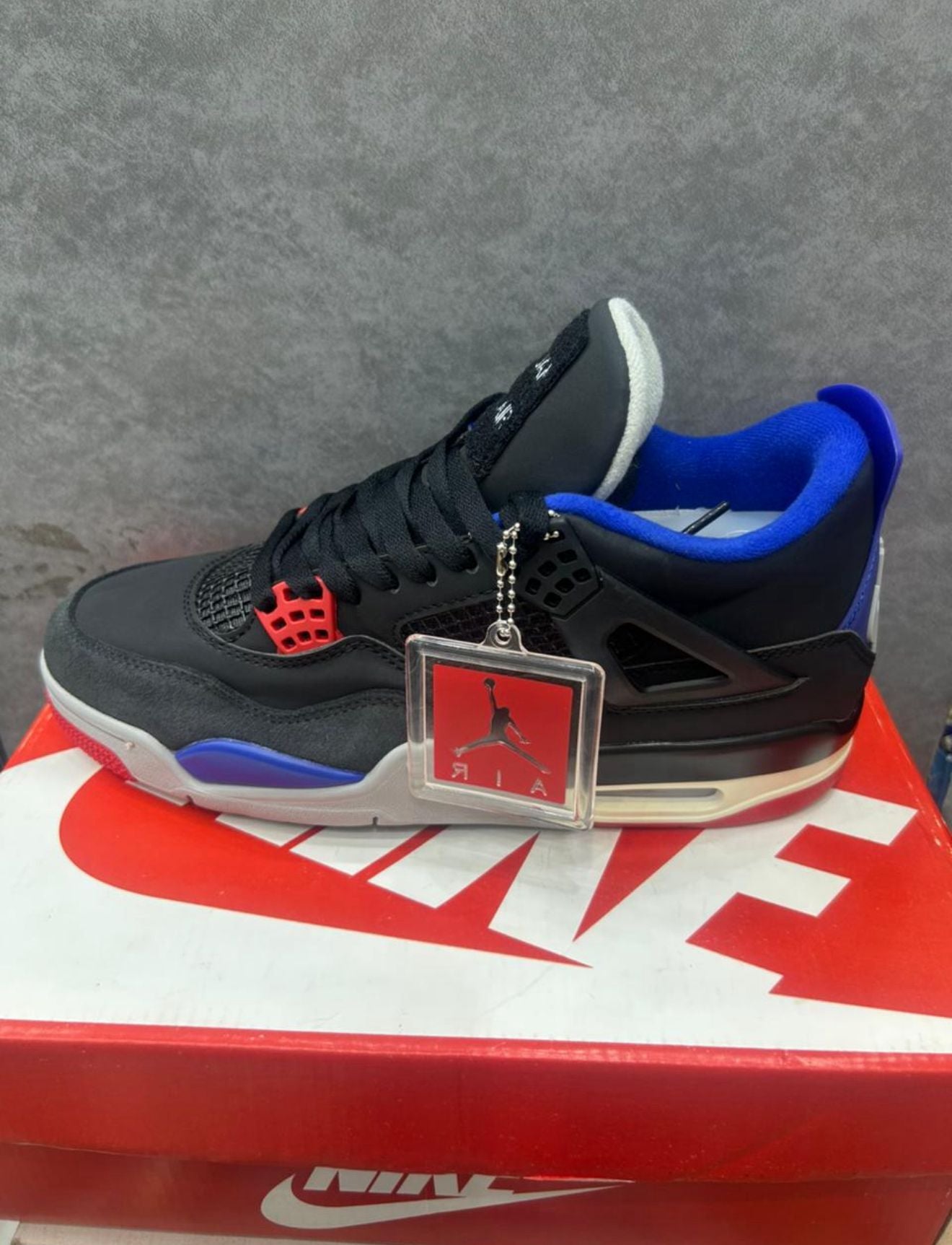 Nike Air Jordan 4 Retro - Negro y Azul