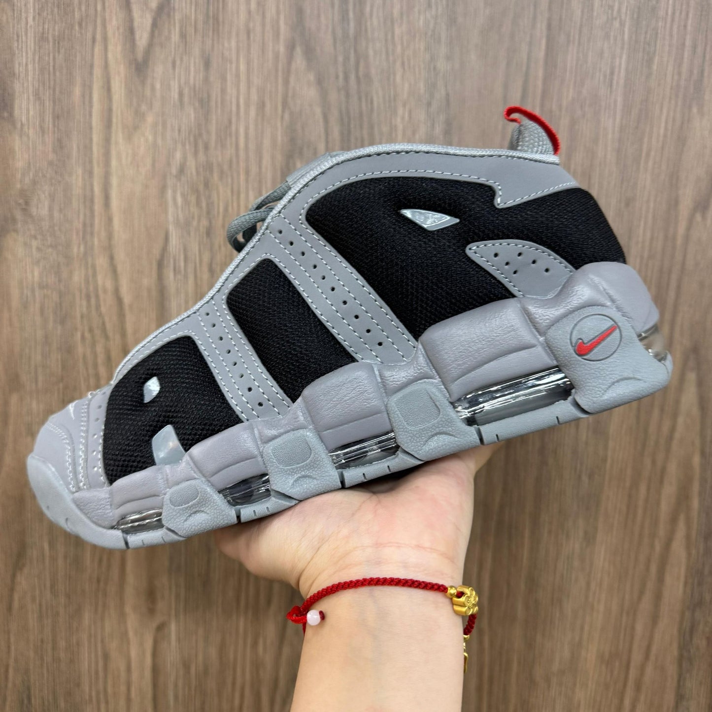 Nike Uptempo Low - Gris y Negro