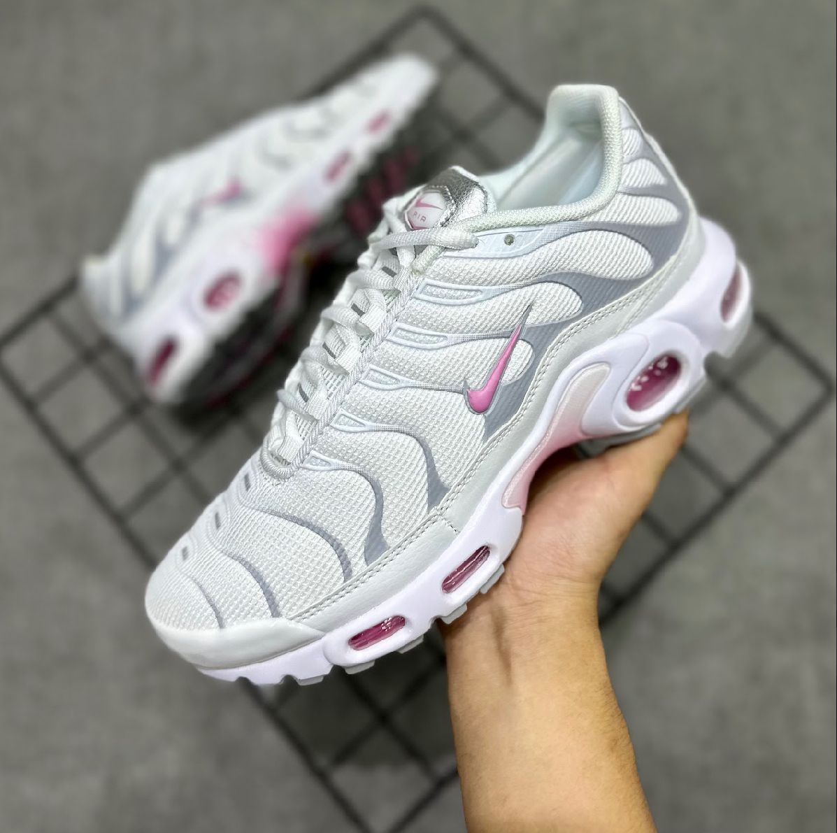 Nike Air Max Plus TN - Blancas y Rosadas