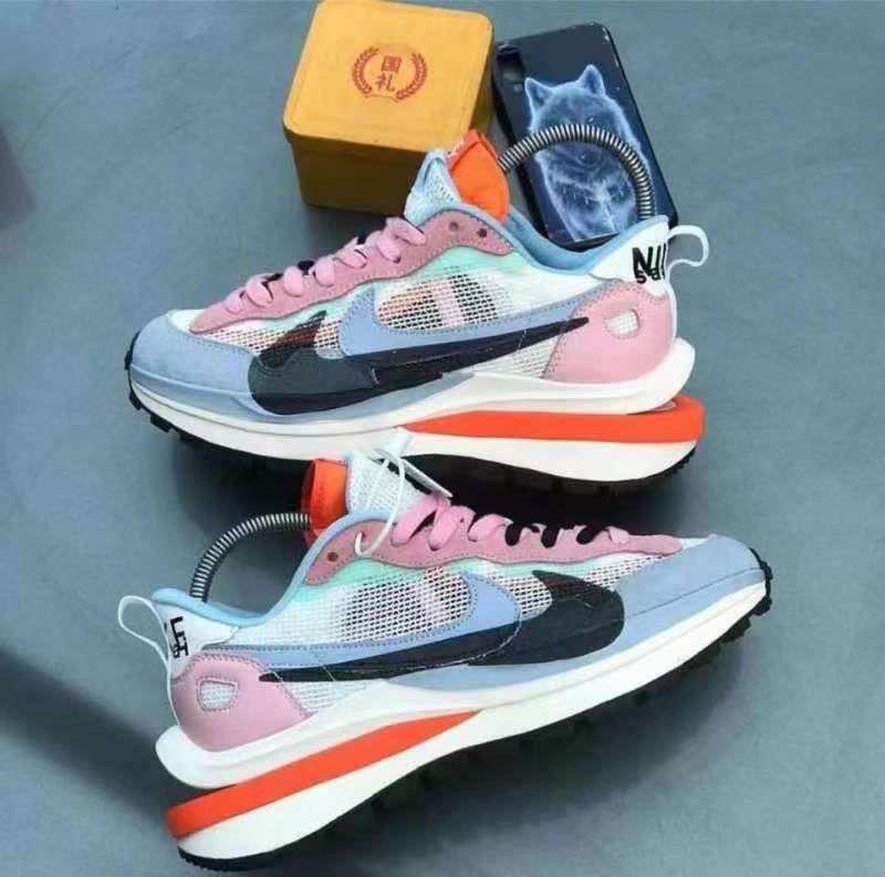 Nike x Sacai – Celeste y Rosa