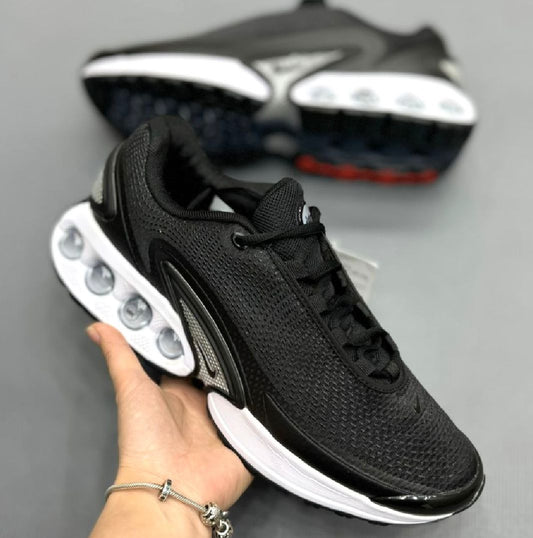 Nike Air Max DN - Negras con Blanco