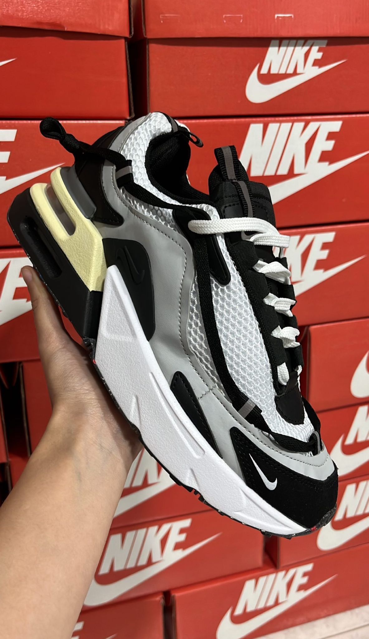 Nike Air Max Furyosa - Negras con Gris