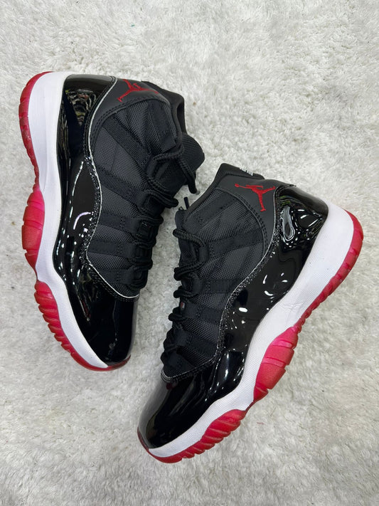 Nike Air Jordan Retro 11 - Negro y Rojo