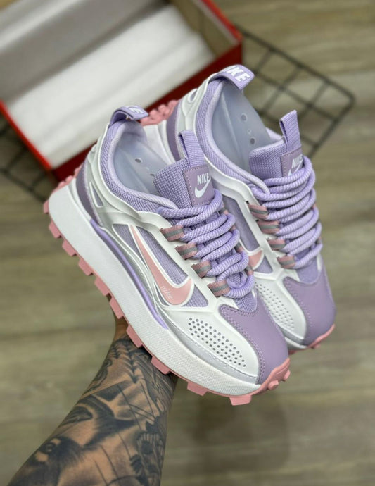 Nike Bailleli – Violeta y Rosado